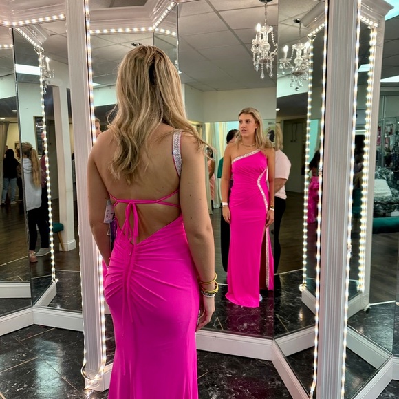 Ladivine by Cinderella Divine Prom Dress new with tags - Picture 9 of 9